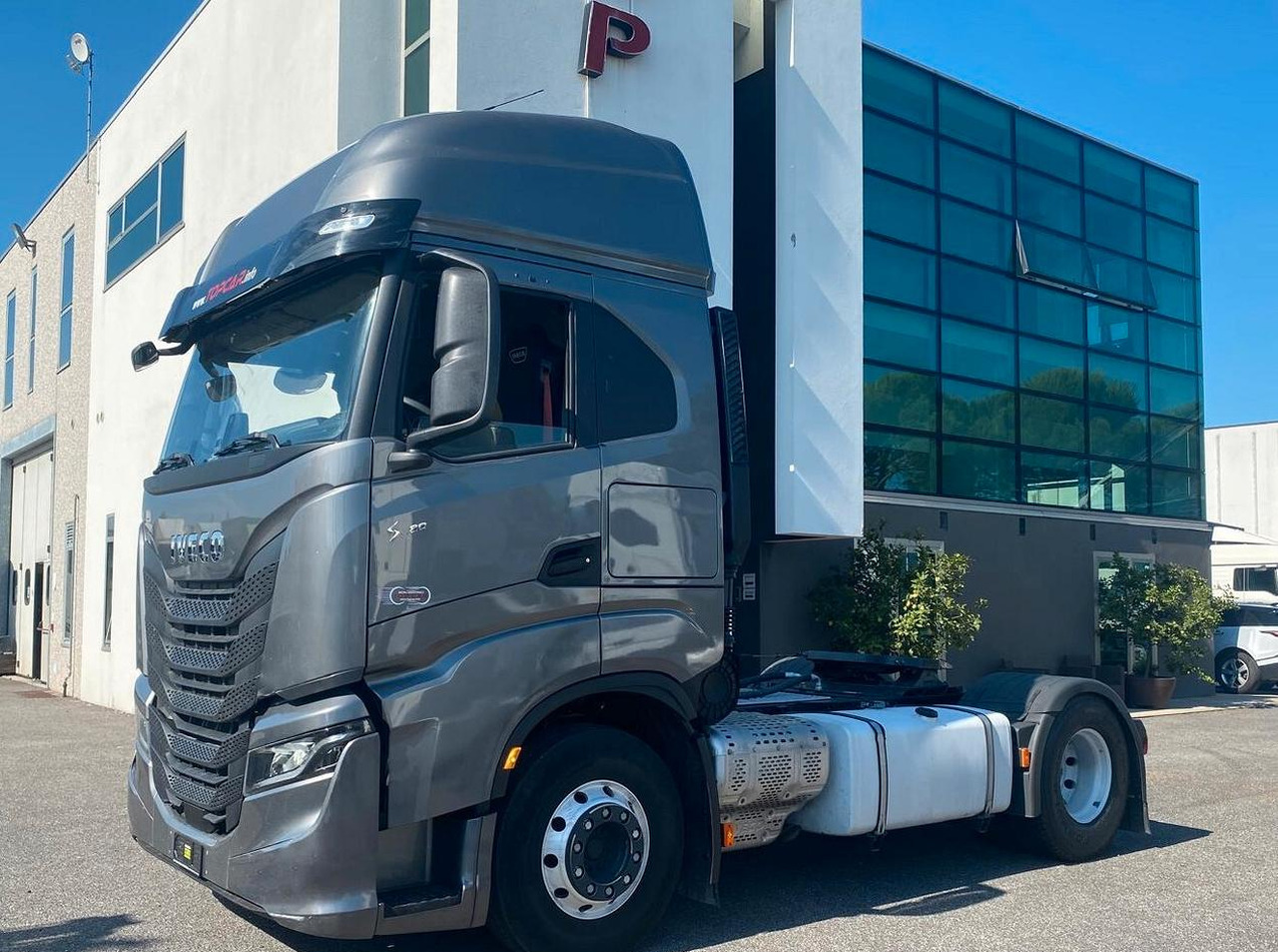 IVECO S-WAY 480 TRATTORE STRADALE FULL PNEUMATICO - Tracteur routier: photos 1 IVECO S-WAY 480 TRATTORE STRADALE FULL PNEUMATICO - Tracteur routier: photos 1