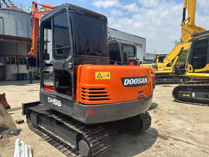 90% New Mini Excavator Doosan DH55 Second-hand Excavator 5 Ton Mini Used Excavator for Sale in Low Price - Mini pelle: photos 3 90% New Mini Excavator Doosan DH55 Second-hand Excavator 5 Ton Mini Used Excavator for Sale in Low Price - Mini pelle: photos 3