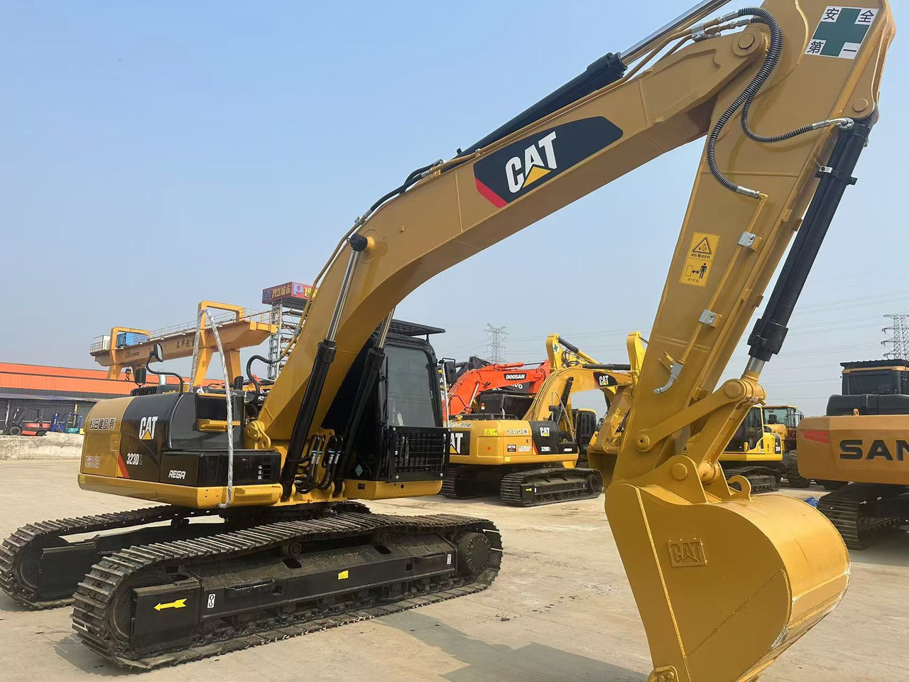 CATERPILLAR Used Digger CAT 323DL Construction Machinery Construction Digger Used CAT 323DL Cheap Excavator - Pelle sur chenille: photos 2 CATERPILLAR Used Digger CAT 323DL Construction Machinery Construction Digger Used CAT 323DL Cheap Excavator - Pelle sur chenille: photos 2