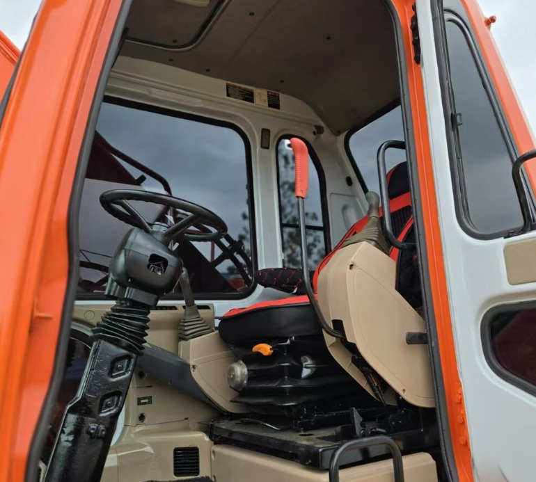 DOOSAN Good Condition Original Doosan DH150w-7 Wheel Excavator 15 Tons Used Doosan Dh150w-7 Excavator Used Wheel Excavator for Sale - Engins de chantier: photos 3 DOOSAN Good Condition Original Doosan DH150w-7 Wheel Excavator 15 Tons Used Doosan Dh150w-7 Excavator Used Wheel Excavator for Sale - Engins de chantier: photos 3