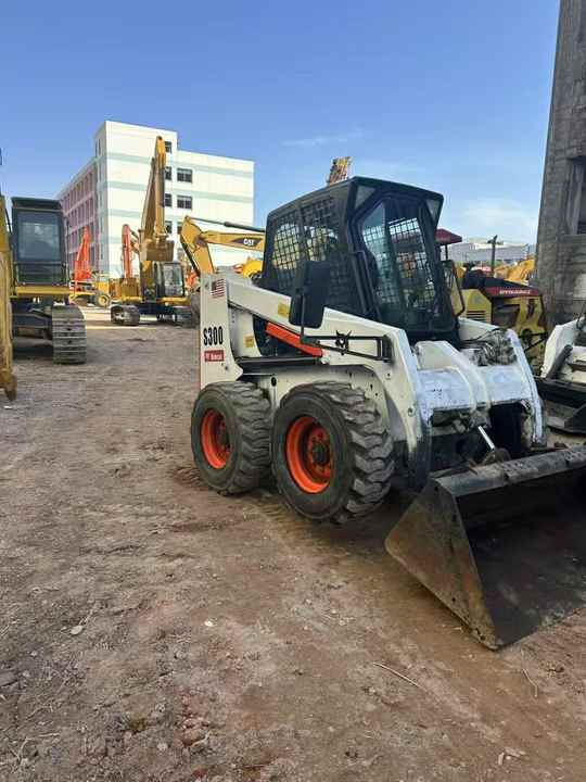 Second Hand BOBCAT S300 Skid-steer Loader with Very Good Performance Is for Sale at a Low Price - Mini chargeuse: photos 3 Second Hand BOBCAT S300 Skid-steer Loader with Very Good Performance Is for Sale at a Low Price - Mini chargeuse: photos 3