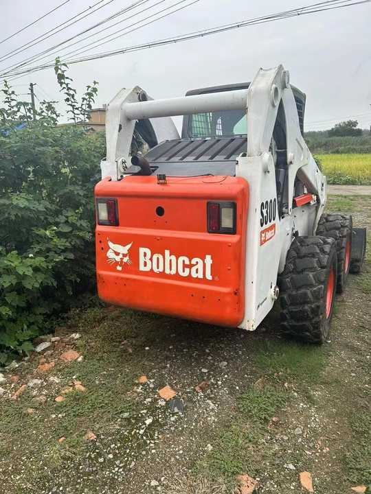 Second Hand BOBCAT S300 Skid-steer Loader with Very Good Performance Is for Sale at a Low Price - Mini chargeuse: photos 4 Second Hand BOBCAT S300 Skid-steer Loader with Very Good Performance Is for Sale at a Low Price - Mini chargeuse: photos 4
