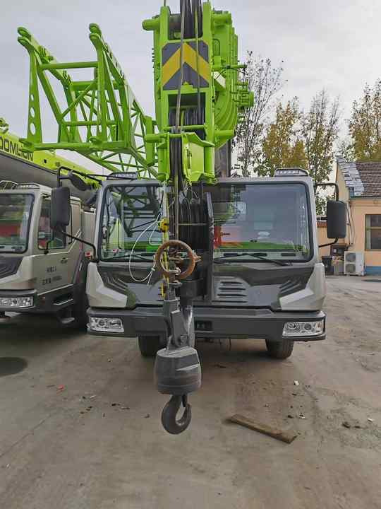 Second Hand ZOOMLION 25 Ton ZTC250V531 30 Ton ZTC300V532 70 Ton ZTC700H6 Hydraulmic Mobile Truck Crane on Sale - Grue mobile: photos 2 Second Hand ZOOMLION 25 Ton ZTC250V531 30 Ton ZTC300V532 70 Ton ZTC700H6 Hydraulmic Mobile Truck Crane on Sale - Grue mobile: photos 2