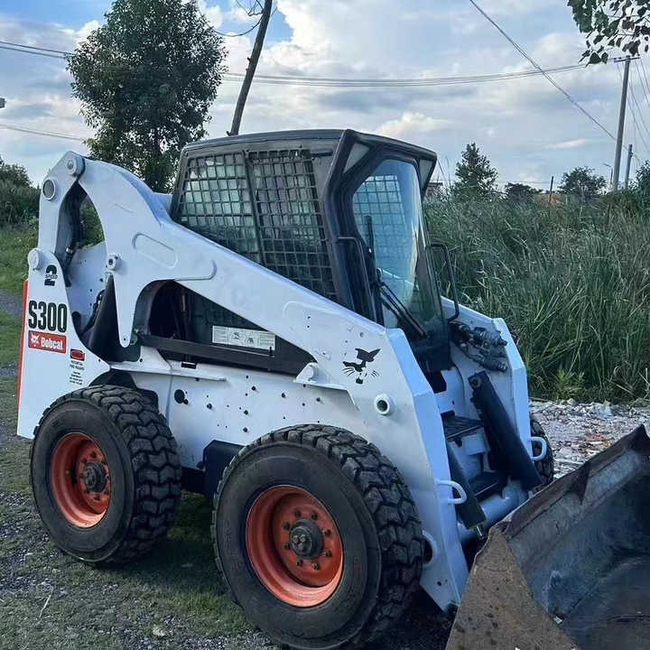 Used Bob Cat Bob Cat S300 Used Mini Skid Steer Wheel Loader Multifunctional Track Loaders Bobcat S300 - Mini chargeuse: photos 1 Used Bob Cat Bob Cat S300 Used Mini Skid Steer Wheel Loader Multifunctional Track Loaders Bobcat S300 - Mini chargeuse: photos 1
