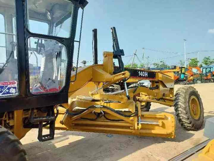 Used CAT 140H Motor Grader From Japan with Excellent Performance Caterpillar 140h in Good Condition for Sale - Niveleuse: photos 3 Used CAT 140H Motor Grader From Japan with Excellent Performance Caterpillar 140h in Good Condition for Sale - Niveleuse: photos 3