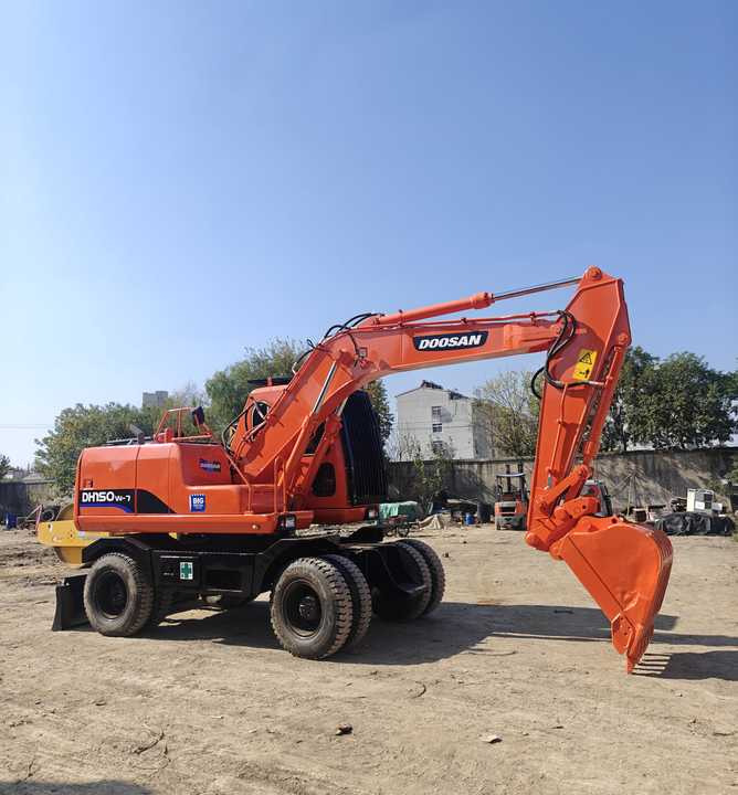 Used Doosan DH150W-7 Model Wheel Excavator Second Hand Machine Popular Brand Korean Doosan Hydraulic Machinery - Pelle sur pneus: photos 5 Used Doosan DH150W-7 Model Wheel Excavator Second Hand Machine Popular Brand Korean Doosan Hydraulic Machinery - Pelle sur pneus: photos 5