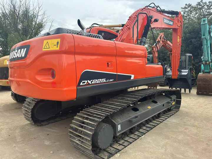 Used Excavator Doosan DX225LC-9 Excavators Mini Equipment Earth Moving Machinery Doosan Digger Excavator for Sale - Pelle sur chenille: photos 3 Used Excavator Doosan DX225LC-9 Excavators Mini Equipment Earth Moving Machinery Doosan Digger Excavator for Sale - Pelle sur chenille: photos 3
