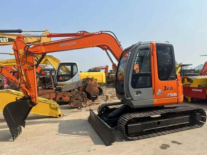 Used HITACHI ZX-75 - Pelle sur chenille: photos 2 Used HITACHI ZX-75 - Pelle sur chenille: photos 2