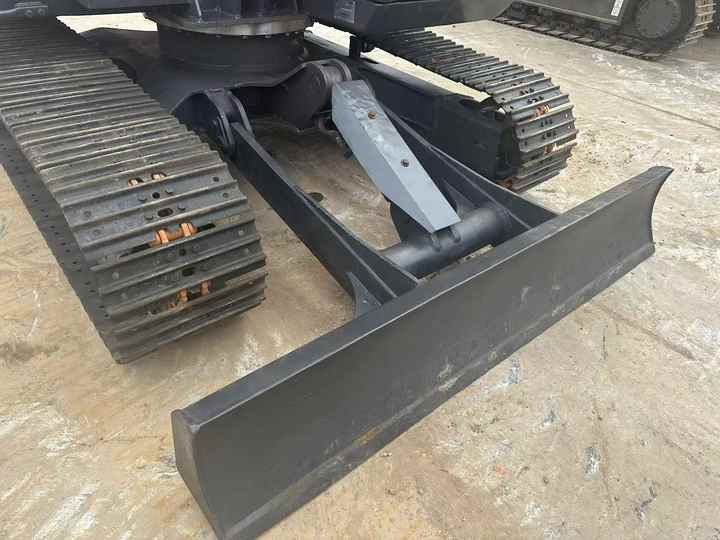 Used Hitachi Excavator ZX70 7ton Japan Import Second Hand Small Crawler ZX70 Excavator for Sale - Pelle sur chenille: photos 5 Used Hitachi Excavator ZX70 7ton Japan Import Second Hand Small Crawler ZX70 Excavator for Sale - Pelle sur chenille: photos 5