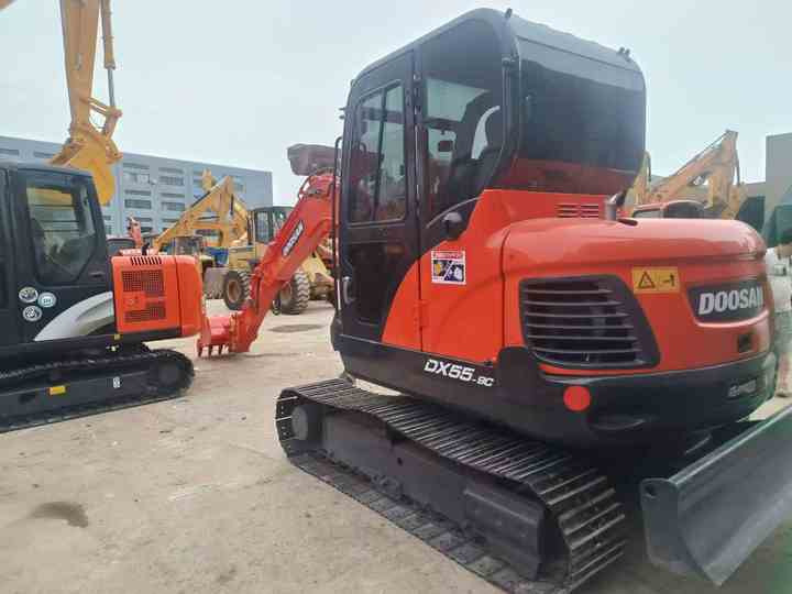 Used Mini Excavator DX55-9C Doosan Excavator 5 Tonnes High Performance Low Price for Sale Dh55 Dh60 Dx55 Dx60 in Stock - Mini pelle: photos 5 Used Mini Excavator DX55-9C Doosan Excavator 5 Tonnes High Performance Low Price for Sale Dh55 Dh60 Dx55 Dx60 in Stock - Mini pelle: photos 5