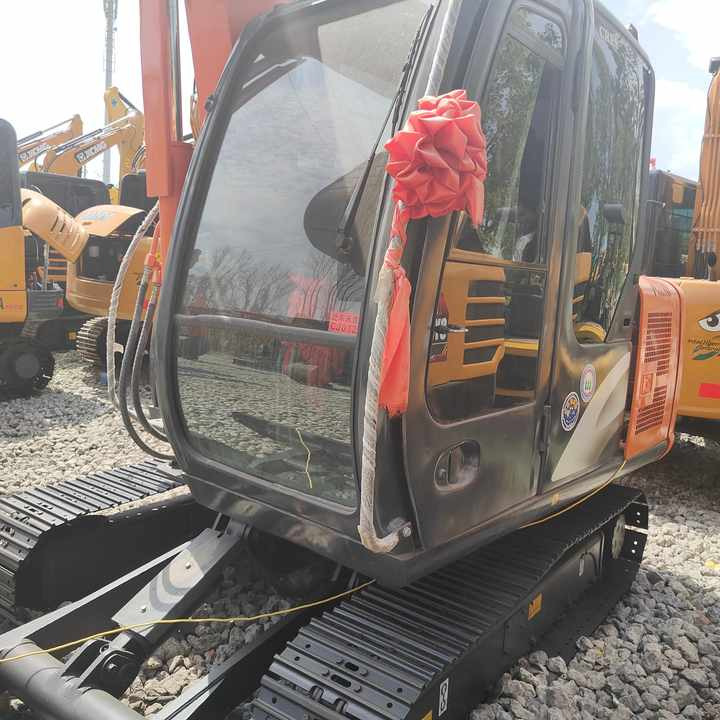 Used Original Japan Brand Hitachi Zx60 Excavator for Sale - Pelle sur chenille: photos 2 Used Original Japan Brand Hitachi Zx60 Excavator for Sale - Pelle sur chenille: photos 2