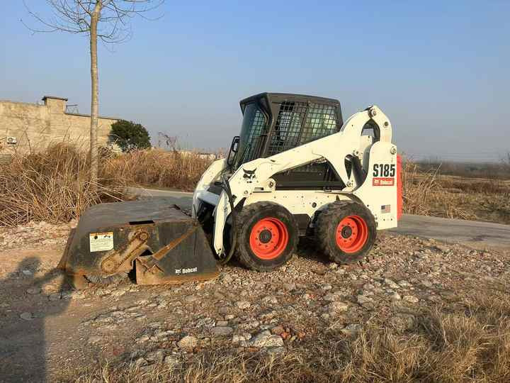 Used bobcat s185 skid steer loader on sale 100% excellent condition bobcat brand s185 s300 s550 s16 s18 skid steer sale - Mini chargeuse: photos 5 Used bobcat s185 skid steer loader on sale 100% excellent condition bobcat brand s185 s300 s550 s16 s18 skid steer sale - Mini chargeuse: photos 5