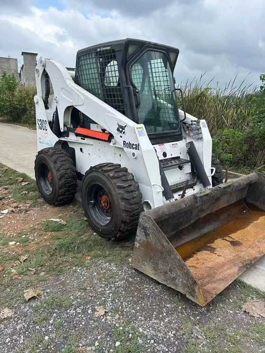 Very Good Machine Used Skid Wheel Loader Bobcat S300 for Sale - Mini chargeuse: photos 5 Very Good Machine Used Skid Wheel Loader Bobcat S300 for Sale - Mini chargeuse: photos 5