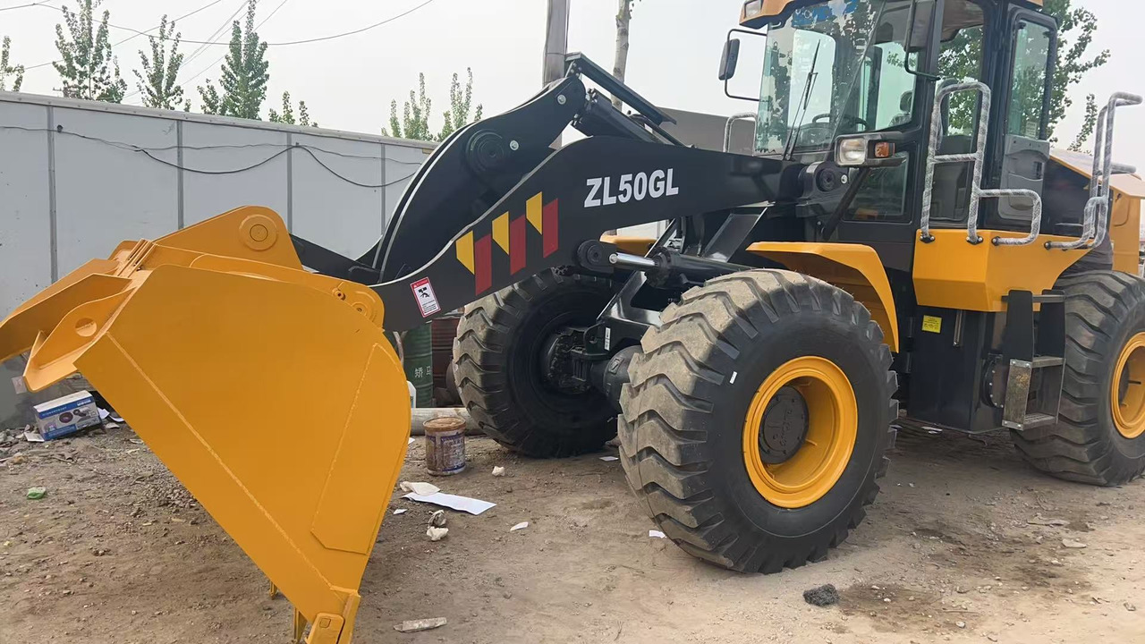 XCMG ZL50GN in stock for sale at low price - Chargeuse sur pneus: photos 2 XCMG ZL50GN in stock for sale at low price - Chargeuse sur pneus: photos 2