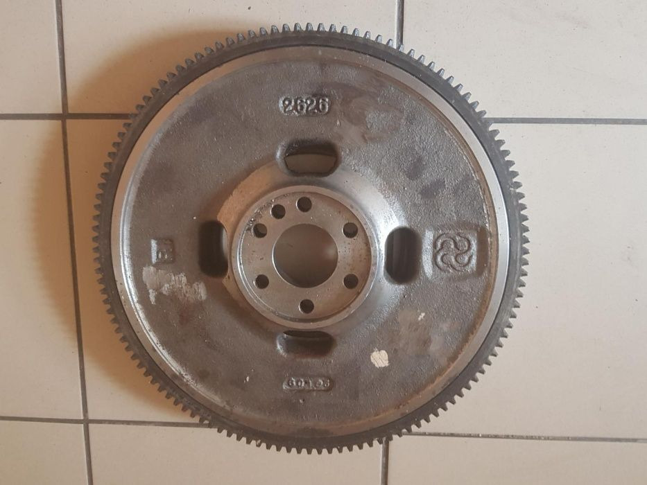 Koło zamachowe Deutz Fahr Same Lamborghini 0.012.2626.3 - Pièces de rechange pour Machine agricole: photos 1 Koło zamachowe Deutz Fahr Same Lamborghini 0.012.2626.3 - Pièces de rechange pour Machine agricole: photos 1