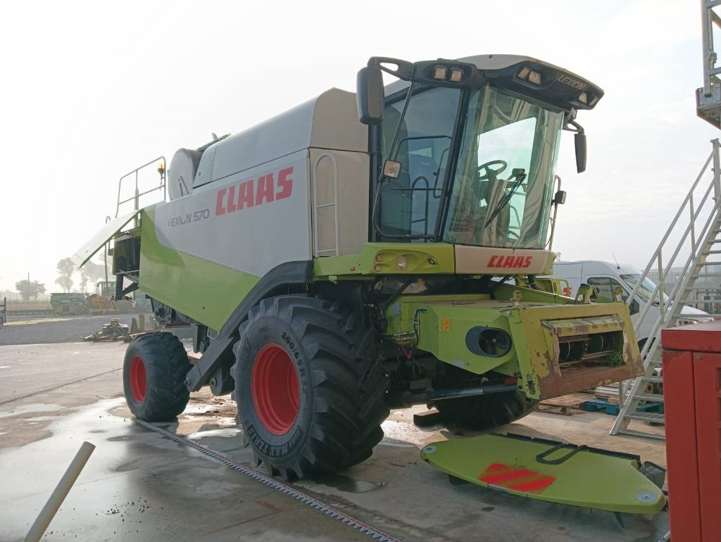 Claas Lexion 570 - Moissonneuse-batteuse: photos 1 Claas Lexion 570 - Moissonneuse-batteuse: photos 1