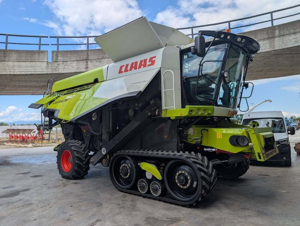 Claas Lexion 760 TT - Moissonneuse-batteuse: photos 1 Claas Lexion 760 TT - Moissonneuse-batteuse: photos 1
