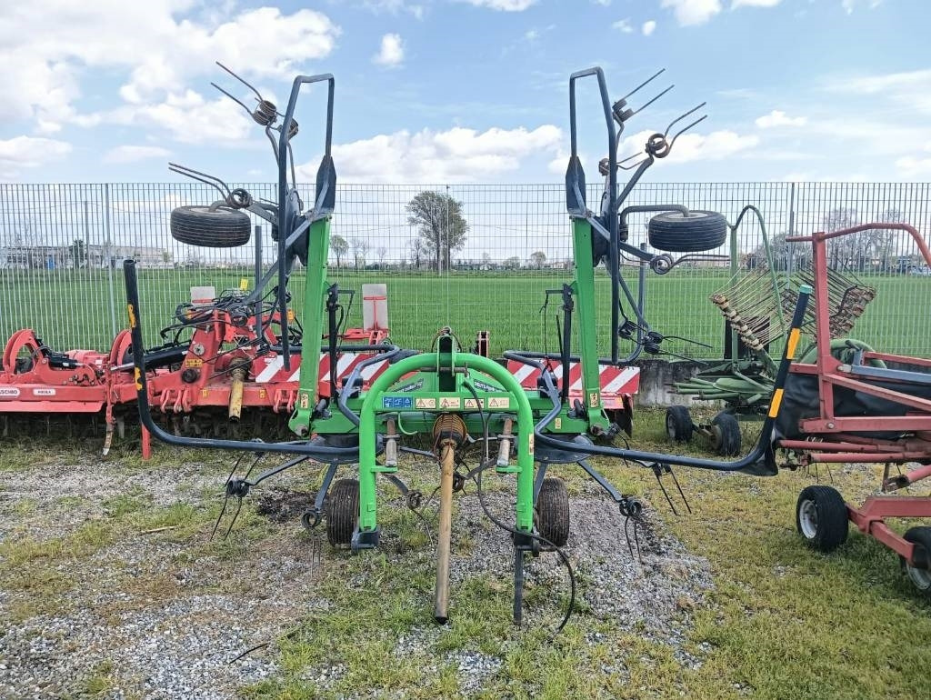 Deutz-fahr 5521  - Enrubanneuse: photos 1 Deutz-fahr 5521  - Enrubanneuse: photos 1