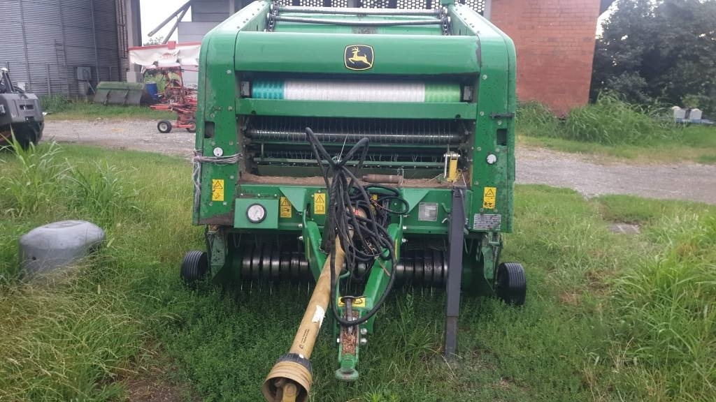 John Deere F 450 - Presse à balles rondes: photos 2 John Deere F 450 - Presse à balles rondes: photos 2