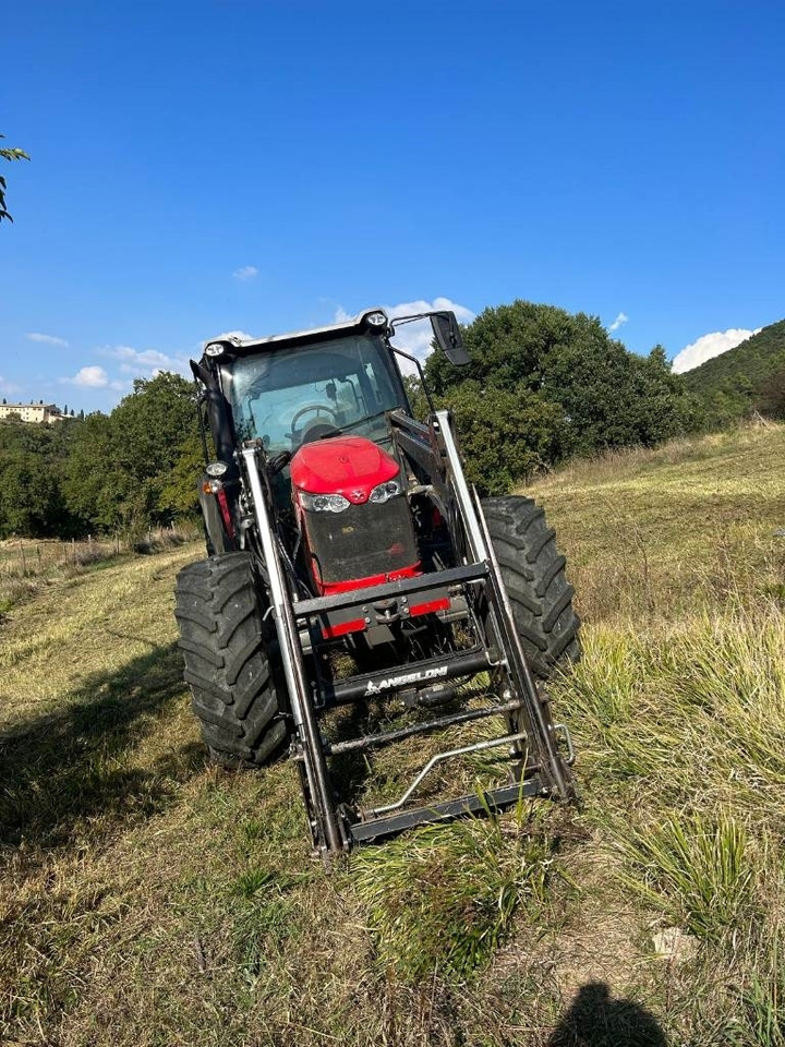 Massey Ferguson 5710 - Tracteur agricole: photos 5 Massey Ferguson 5710 - Tracteur agricole: photos 5