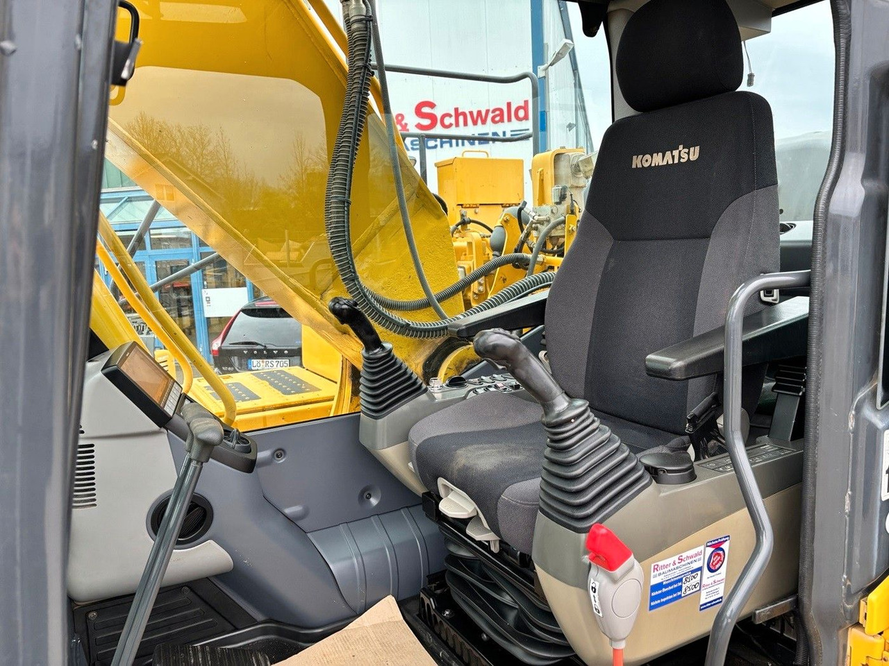 Komatsu HB215LC-3 - Pelle sur chenille: photos 4 Komatsu HB215LC-3 - Pelle sur chenille: photos 4