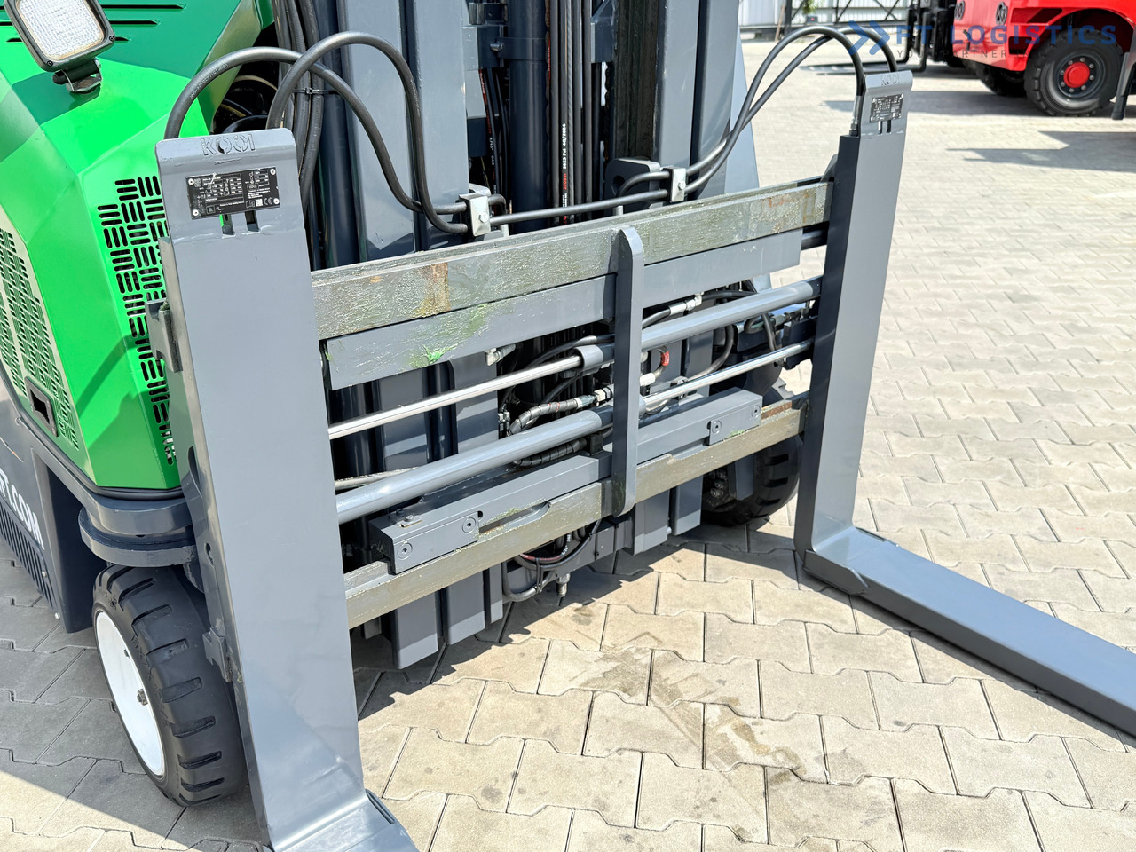 COMBILIFT CB2500 / DIESEL / EXTENDABLE FORKS / TRIPLEX / 5500MM / FREE LIFT / SIDE SHIFT / FORK POSITIONER / LIKE NEW - Chariot multidirectionnel: photos 5 COMBILIFT CB2500 / DIESEL / EXTENDABLE FORKS / TRIPLEX / 5500MM / FREE LIFT / SIDE SHIFT / FORK POSITIONER / LIKE NEW - Chariot multidirectionnel: photos 5
