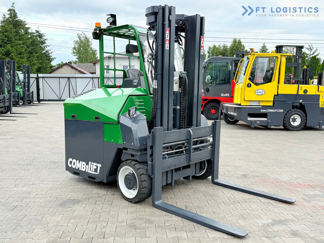 COMBILIFT Combilift CBE4000 / TRIPLEX 5200MM / ELECTRIC / FREE LIFT / FORK POSITIONER / SIDESHIFT / LIKE NEW - Chariot multidirectionnel: photos 2 COMBILIFT Combilift CBE4000 / TRIPLEX 5200MM / ELECTRIC / FREE LIFT / FORK POSITIONER / SIDESHIFT / LIKE NEW - Chariot multidirectionnel: photos 2