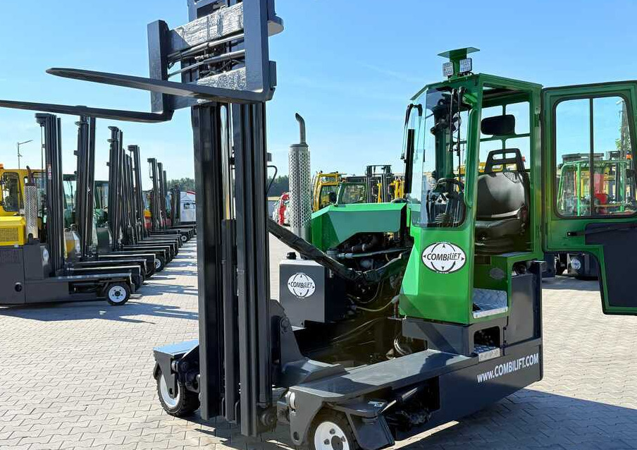 Combilift C3000 / DIESEL / DUPLEX - 4100MM / FREE-LIFT / CABIN / LIKE-NEW - Chariot multidirectionnel: photos 1 Combilift C3000 / DIESEL / DUPLEX - 4100MM / FREE-LIFT / CABIN / LIKE-NEW - Chariot multidirectionnel: photos 1