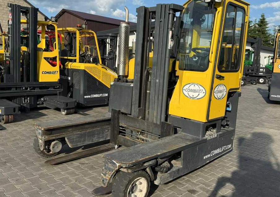 Combilift C3000 / ONLY 1510 HOURS / GAS / TRIPLEX 4900 / LIKE NEW - Chariot multidirectionnel: photos 1 Combilift C3000 / ONLY 1510 HOURS / GAS / TRIPLEX 4900 / LIKE NEW - Chariot multidirectionnel: photos 1