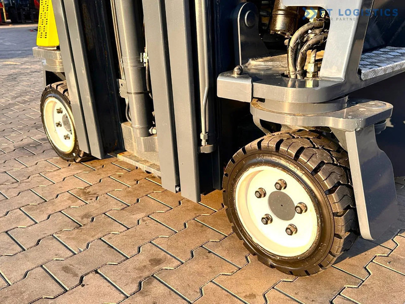 Chariot multidirectionnel Combilift C3000CB / LPG / TRIPLEX - 4900MM / LPG / FREE LIFT / FORK POSITIONER C3000CB / LPG / TRIPLEX - 4900MM / LPG / FREE LIFT / FORK P: photos 13 Chariot multidirectionnel Combilift C3000CB / LPG / TRIPLEX - 4900MM / LPG / FREE LIFT / FORK POSITIONER C3000CB / LPG / TRIPLEX - 4900MM / LPG / FREE LIFT / FORK P: photos 13