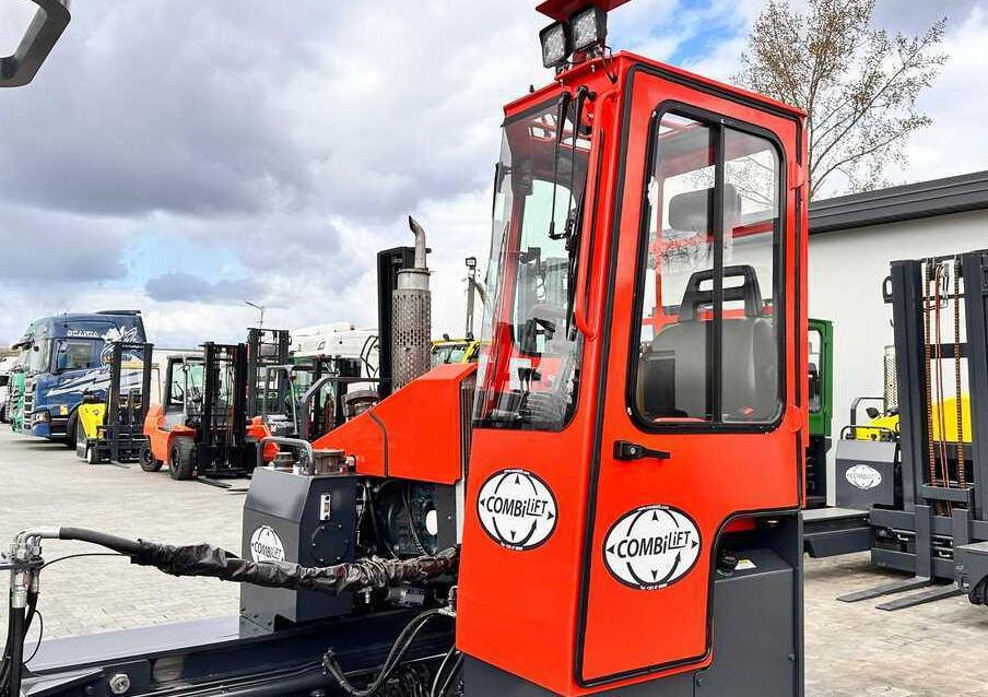 Crédit-bail de  Combilift C4000 / DIESEL / TRIPLEX / 8400MM / FREE LIFT / SIDESHIFT / LIKE NEW Combilift C4000 / DIESEL / TRIPLEX / 8400MM / FREE LIFT / SIDESHIFT / LIKE NEW: photos 40