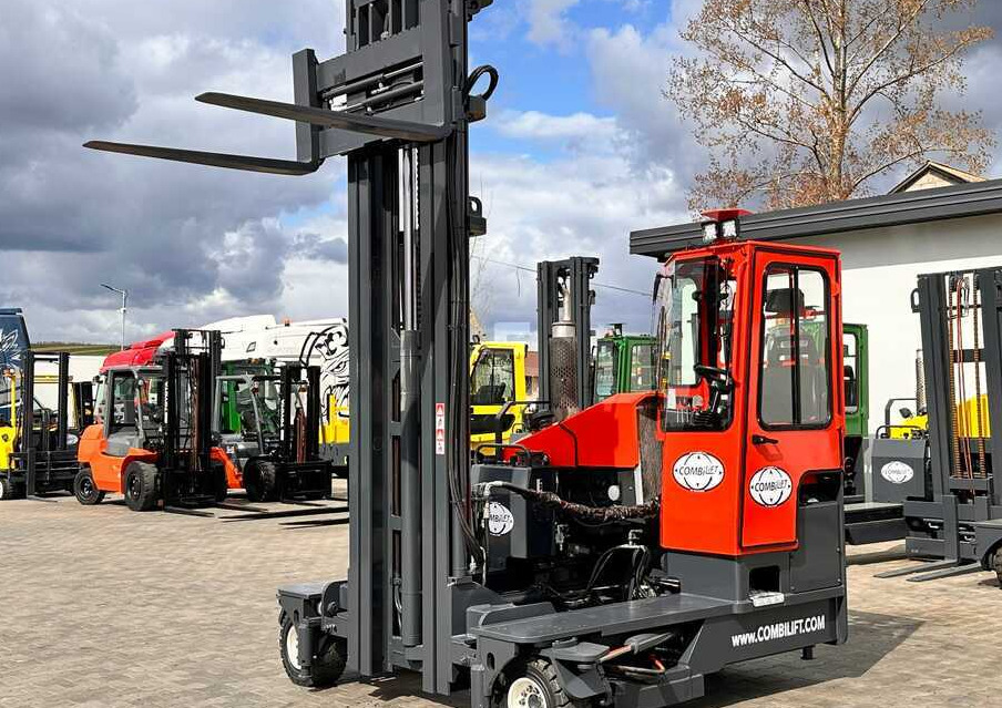 Crédit-bail de  Combilift C4000 / DIESEL / TRIPLEX / 8400MM / FREE LIFT / SIDESHIFT / LIKE NEW Combilift C4000 / DIESEL / TRIPLEX / 8400MM / FREE LIFT / SIDESHIFT / LIKE NEW: photos 24