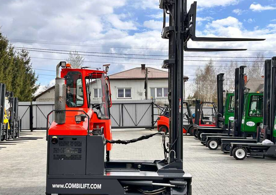 Crédit-bail de  Combilift C4000 / DIESEL / TRIPLEX / 8400MM / FREE LIFT / SIDESHIFT / LIKE NEW Combilift C4000 / DIESEL / TRIPLEX / 8400MM / FREE LIFT / SIDESHIFT / LIKE NEW: photos 26