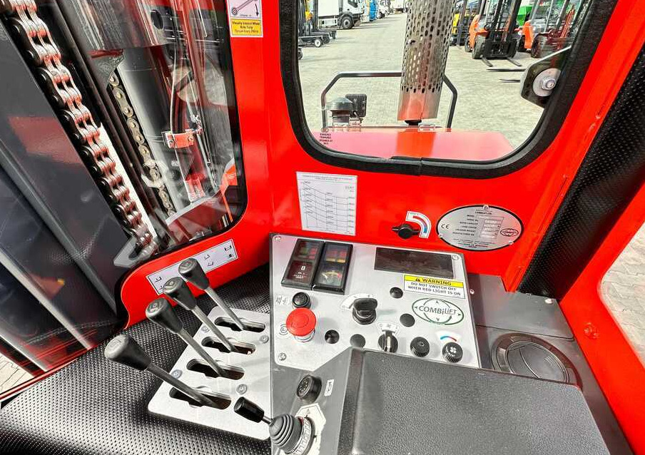 Crédit-bail de  Combilift C4000 / DIESEL / TRIPLEX / 8400MM / FREE LIFT / SIDESHIFT / LIKE NEW Combilift C4000 / DIESEL / TRIPLEX / 8400MM / FREE LIFT / SIDESHIFT / LIKE NEW: photos 15