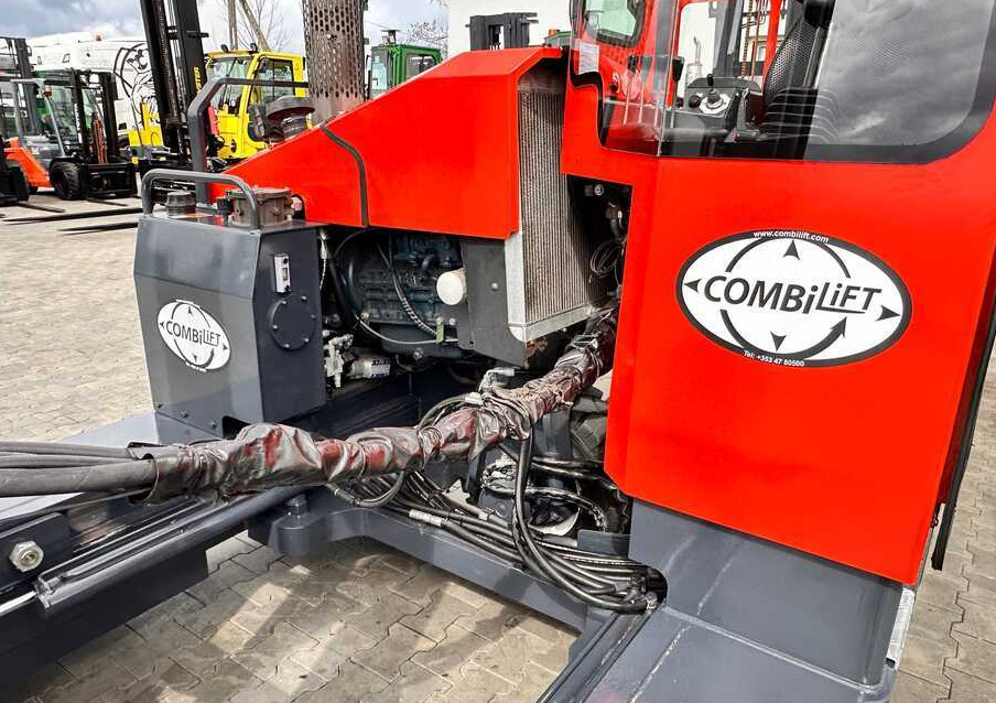 Crédit-bail de  Combilift C4000 / DIESEL / TRIPLEX / 8400MM / FREE LIFT / SIDESHIFT / LIKE NEW Combilift C4000 / DIESEL / TRIPLEX / 8400MM / FREE LIFT / SIDESHIFT / LIKE NEW: photos 31
