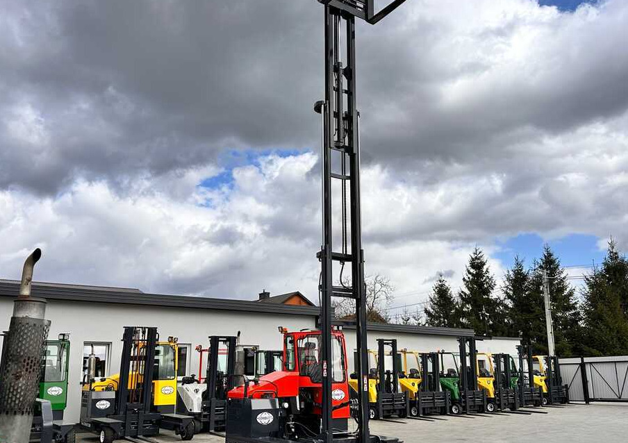 Crédit-bail de  Combilift C4000 / DIESEL / TRIPLEX / 8400MM / FREE LIFT / SIDESHIFT / LIKE NEW Combilift C4000 / DIESEL / TRIPLEX / 8400MM / FREE LIFT / SIDESHIFT / LIKE NEW: photos 36