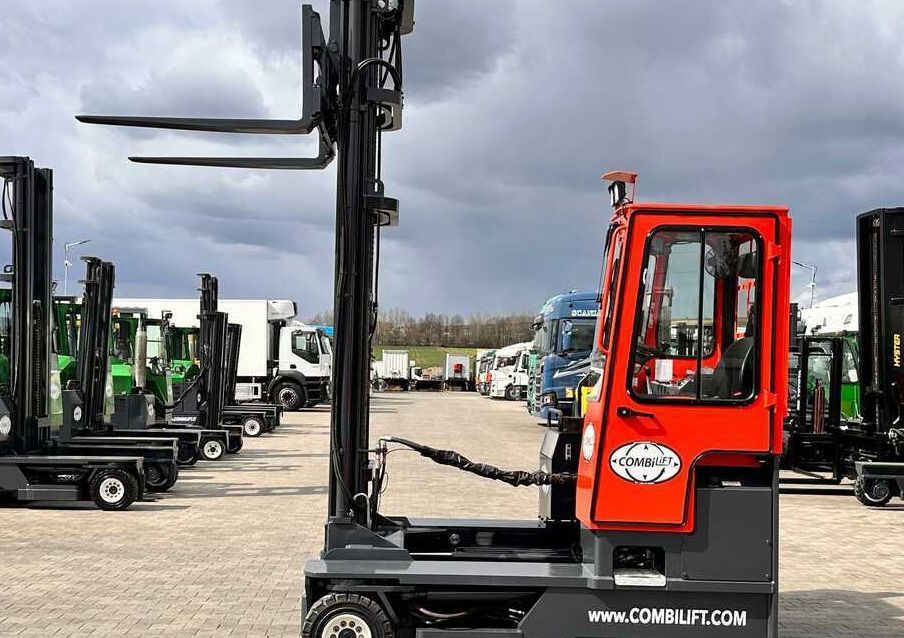 Crédit-bail de  Combilift C4000 / DIESEL / TRIPLEX / 8400MM / FREE LIFT / SIDESHIFT / LIKE NEW Combilift C4000 / DIESEL / TRIPLEX / 8400MM / FREE LIFT / SIDESHIFT / LIKE NEW: photos 21