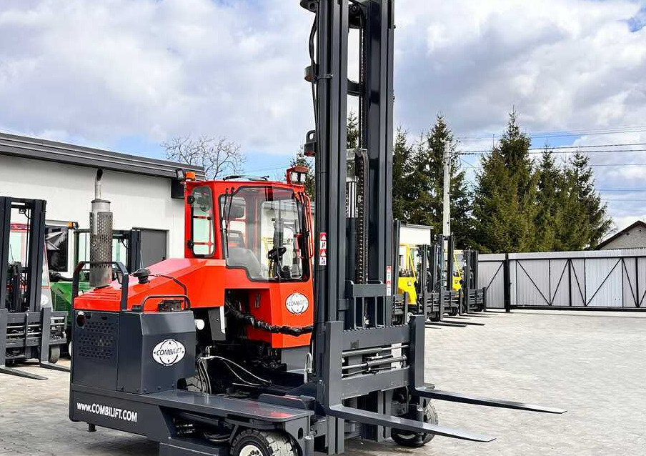 Crédit-bail de  Combilift C4000 / DIESEL / TRIPLEX / 8400MM / FREE LIFT / SIDESHIFT / LIKE NEW Combilift C4000 / DIESEL / TRIPLEX / 8400MM / FREE LIFT / SIDESHIFT / LIKE NEW: photos 19