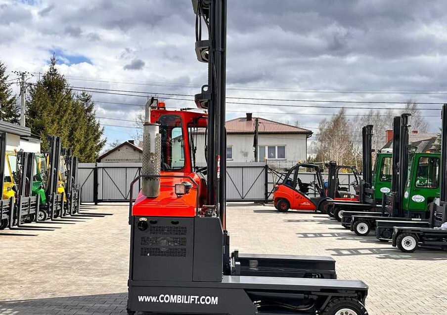 Crédit-bail de  Combilift C4000 / DIESEL / TRIPLEX / 8400MM / FREE LIFT / SIDESHIFT / LIKE NEW Combilift C4000 / DIESEL / TRIPLEX / 8400MM / FREE LIFT / SIDESHIFT / LIKE NEW: photos 7