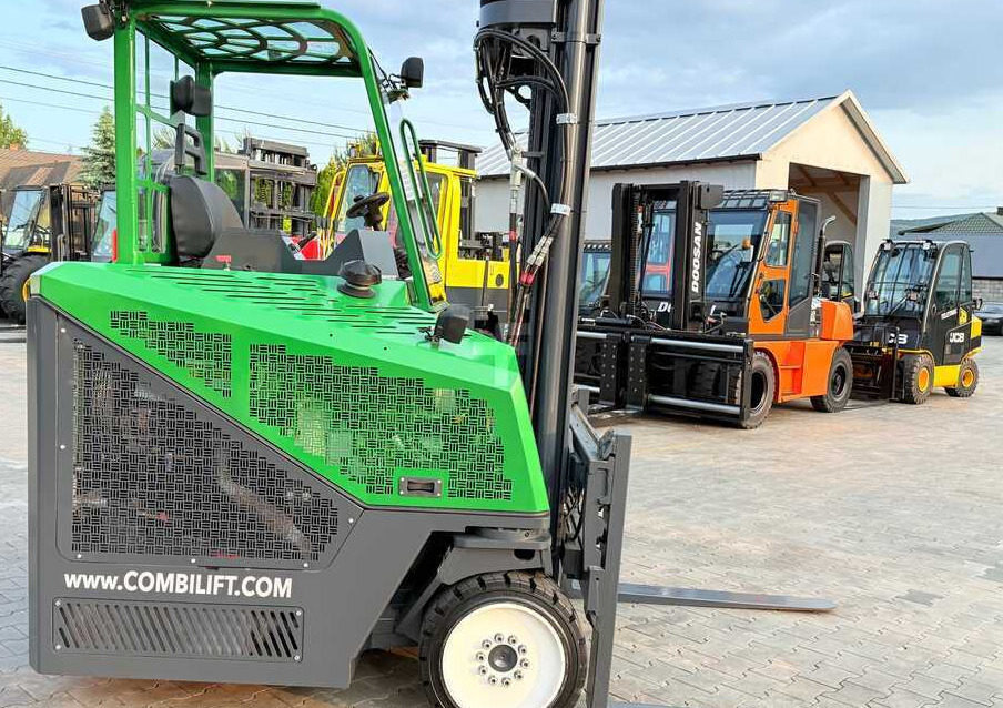 Combilift C4000CB / TRIPLEX - 5200MM / LPG / FREE LIFT / FORK POSITIONER / FORK SIDESHIFT / HEIGHT 2450MM / LIKE NEW - Chariot multidirectionnel: photos 5 Combilift C4000CB / TRIPLEX - 5200MM / LPG / FREE LIFT / FORK POSITIONER / FORK SIDESHIFT / HEIGHT 2450MM / LIKE NEW - Chariot multidirectionnel: photos 5