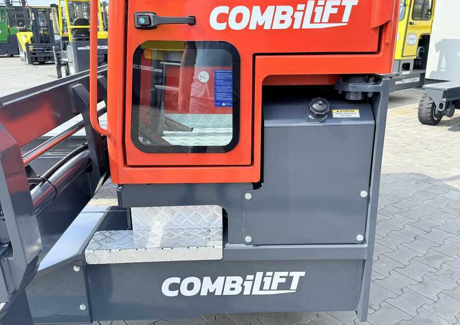 Combilift C4500 / DIESEL / TRIPLEX - 6420MM / FREE-LIFT / WIDE FORK POSITIONER - Chariot multidirectionnel: photos 3 Combilift C4500 / DIESEL / TRIPLEX - 6420MM / FREE-LIFT / WIDE FORK POSITIONER - Chariot multidirectionnel: photos 3