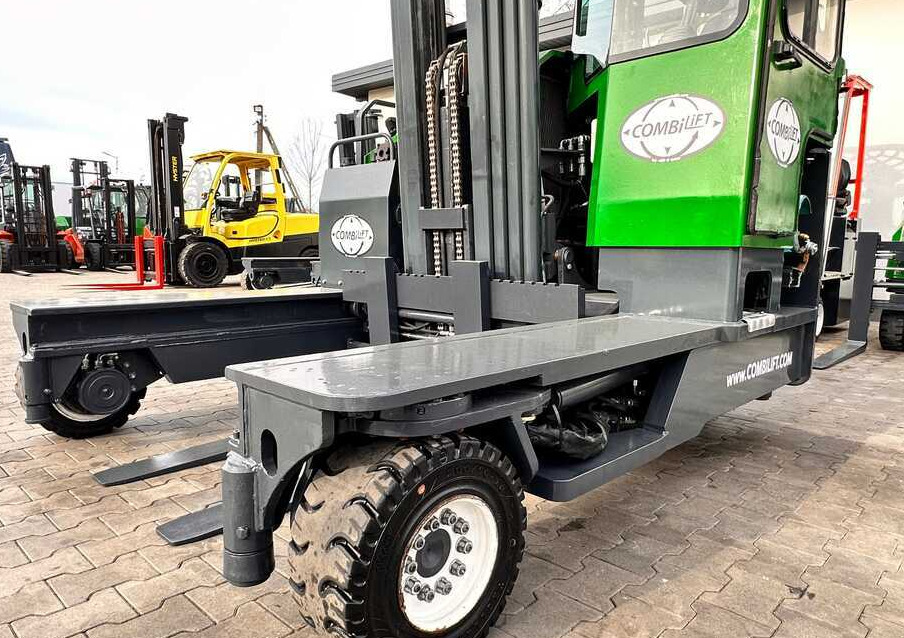 Combilift C4500 / LPG / UDT / TRIPLEX / 5500MM / FREE LIFT / FORK POSITIONER / LIKE NEW - Chariot multidirectionnel: photos 4 Combilift C4500 / LPG / UDT / TRIPLEX / 5500MM / FREE LIFT / FORK POSITIONER / LIKE NEW - Chariot multidirectionnel: photos 4