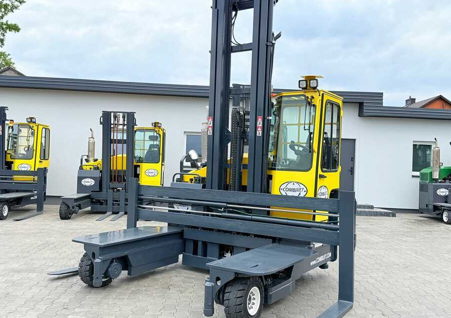 Combilift C5000 / TRIPLEX 7500MM / WIDE FORK POSITIONER / FREE LIFT / NEW TYRES / HEATED CABIN - Chariot multidirectionnel: photos 2 Combilift C5000 / TRIPLEX 7500MM / WIDE FORK POSITIONER / FREE LIFT / NEW TYRES / HEATED CABIN - Chariot multidirectionnel: photos 2