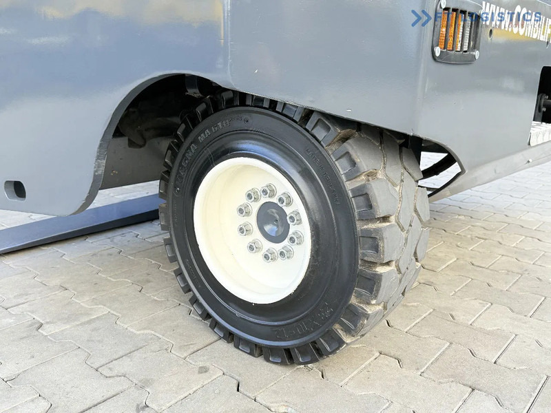 Combilift C5000SR / DIESEL / TRIPLEX MAST – 6100 MM / FORK POSITIONER / FULL CABIN C5000SR / DIESEL / TRIPLEX MAST – 6100 MM / FORK POSITI - Chariot multidirectionnel: photos 4 Combilift C5000SR / DIESEL / TRIPLEX MAST – 6100 MM / FORK POSITIONER / FULL CABIN C5000SR / DIESEL / TRIPLEX MAST – 6100 MM / FORK POSITI - Chariot multidirectionnel: photos 4