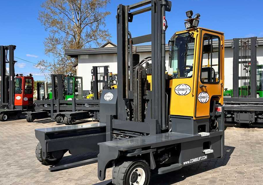 Combilift C9000 / GAS / DUPLEX / 4700MM / FREE LIFT / POSITIONER / FORK SIDE SHIFT / EXCELLENT CONDITION - Chariot multidirectionnel: photos 1 Combilift C9000 / GAS / DUPLEX / 4700MM / FREE LIFT / POSITIONER / FORK SIDE SHIFT / EXCELLENT CONDITION - Chariot multidirectionnel: photos 1
