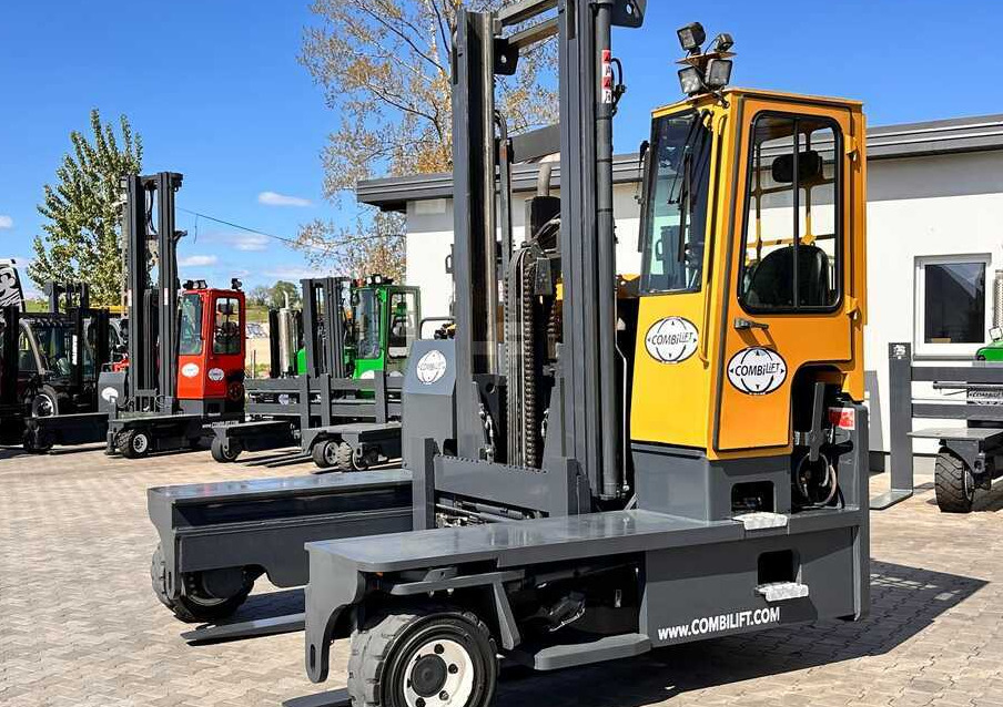 Combilift C9000 / GAS / DUPLEX / 4700MM / FREE LIFT / POSITIONER / FORK SIDE SHIFT / EXCELLENT CONDITION - Chariot multidirectionnel: photos 4 Combilift C9000 / GAS / DUPLEX / 4700MM / FREE LIFT / POSITIONER / FORK SIDE SHIFT / EXCELLENT CONDITION - Chariot multidirectionnel: photos 4
