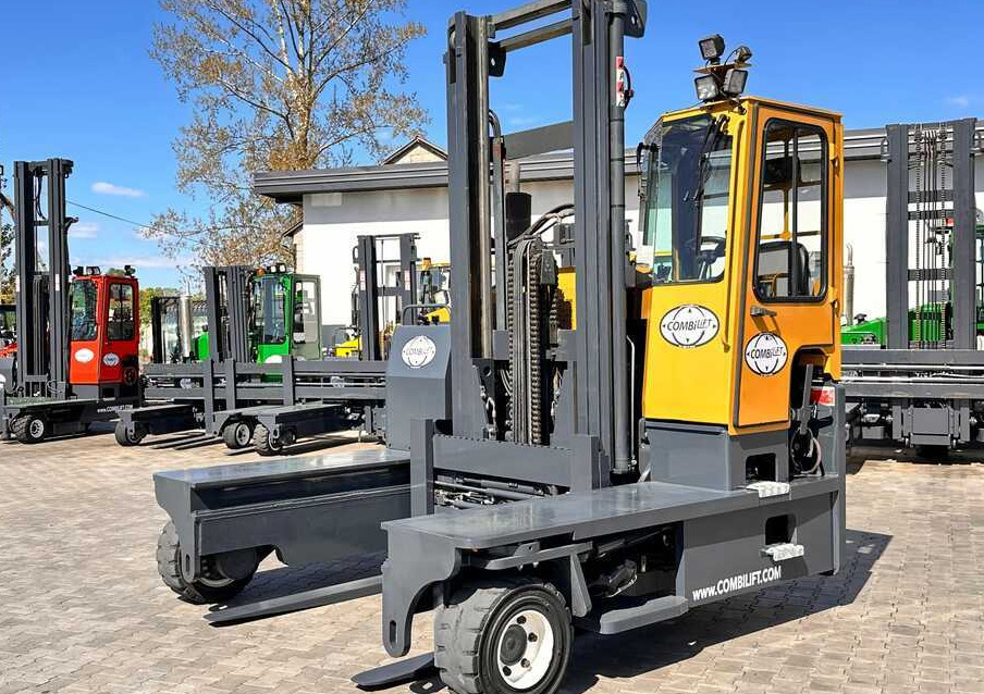 Combilift C9000 / GAS / DUPLEX / 4700MM / FREE LIFT / POSITIONER / FORK SIDE SHIFT / EXCELLENT CONDITION - Chariot multidirectionnel: photos 3 Combilift C9000 / GAS / DUPLEX / 4700MM / FREE LIFT / POSITIONER / FORK SIDE SHIFT / EXCELLENT CONDITION - Chariot multidirectionnel: photos 3