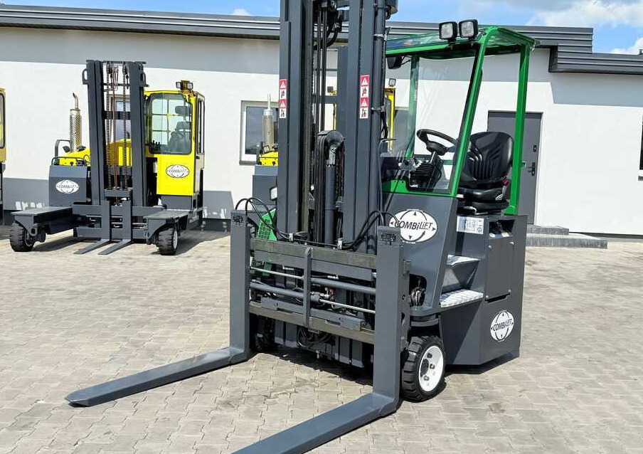 Combilift CB2500 / DIESEL / EXTENDABLE FORKS / TRIPLEX / 5500MM / FREE LIFT / SIDE SHIFT / FORK POSITIONER / LIKE NEW - Chariot multidirectionnel: photos 1 Combilift CB2500 / DIESEL / EXTENDABLE FORKS / TRIPLEX / 5500MM / FREE LIFT / SIDE SHIFT / FORK POSITIONER / LIKE NEW - Chariot multidirectionnel: photos 1