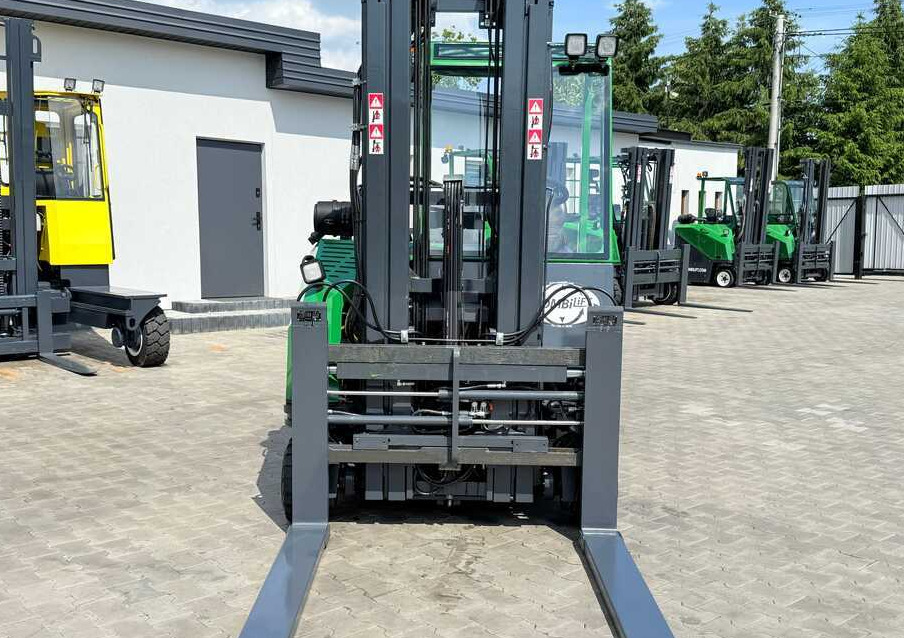 Combilift CB2500 / DIESEL / EXTENDABLE FORKS / TRIPLEX / 5500MM / FREE LIFT / SIDE SHIFT / FORK POSITIONER / LIKE NEW - Chariot multidirectionnel: photos 3 Combilift CB2500 / DIESEL / EXTENDABLE FORKS / TRIPLEX / 5500MM / FREE LIFT / SIDE SHIFT / FORK POSITIONER / LIKE NEW - Chariot multidirectionnel: photos 3
