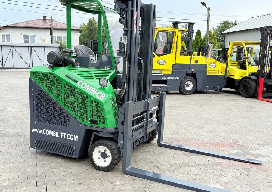 Combilift CB3000 / DIESEL / TRIPLEX 4900MM / FREE LIFT / SIDESHIFT / FORK POSITIONER / 1500MM FORKS / LIKE NEW - Chariot multidirectionnel: photos 5 Combilift CB3000 / DIESEL / TRIPLEX 4900MM / FREE LIFT / SIDESHIFT / FORK POSITIONER / 1500MM FORKS / LIKE NEW - Chariot multidirectionnel: photos 5